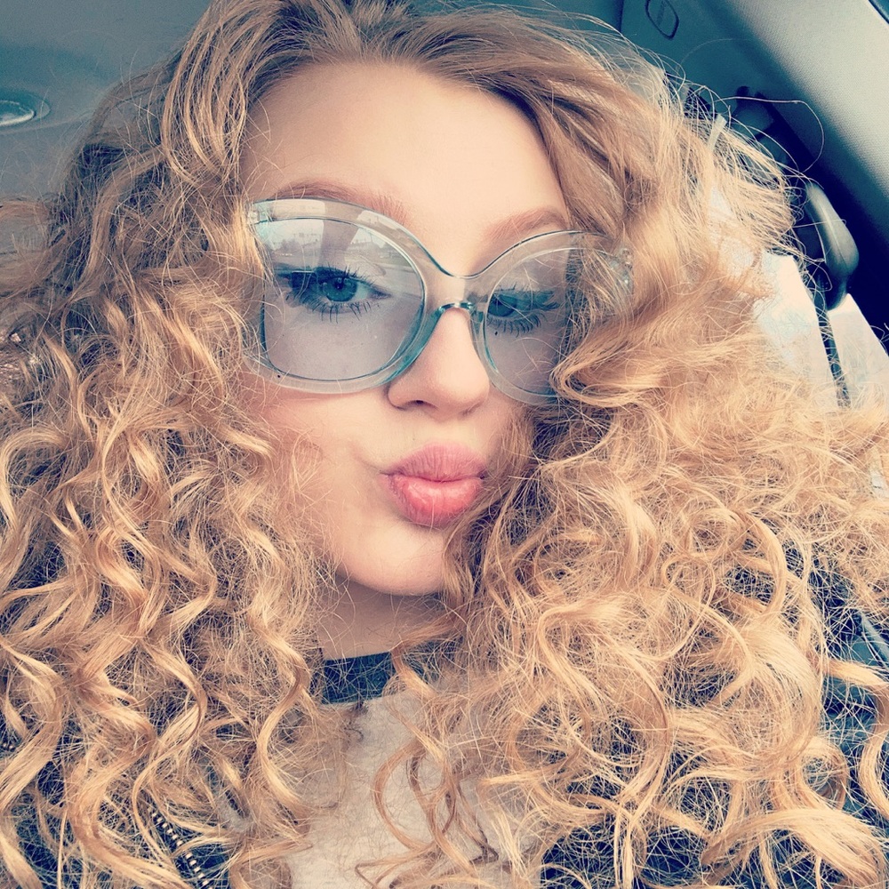 Meet your Posher, Aoife